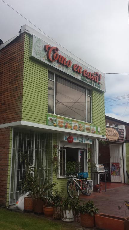 Como En Casa! Restaurante Y Hostal Богота Экстерьер фото