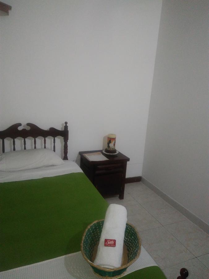 Como En Casa! Restaurante Y Hostal Богота Экстерьер фото
