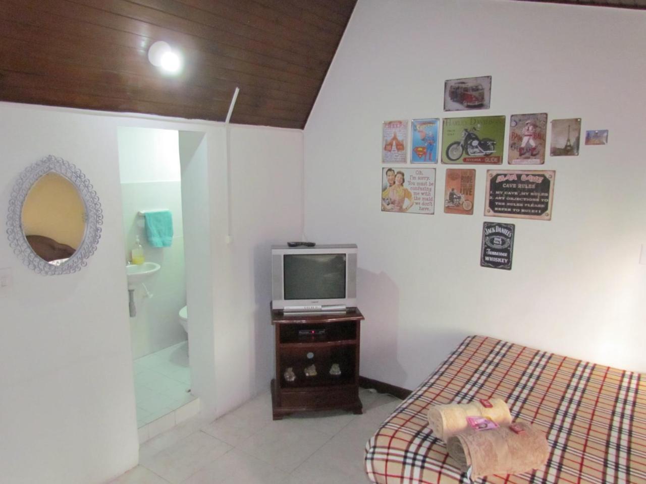 Como En Casa! Restaurante Y Hostal Богота Экстерьер фото